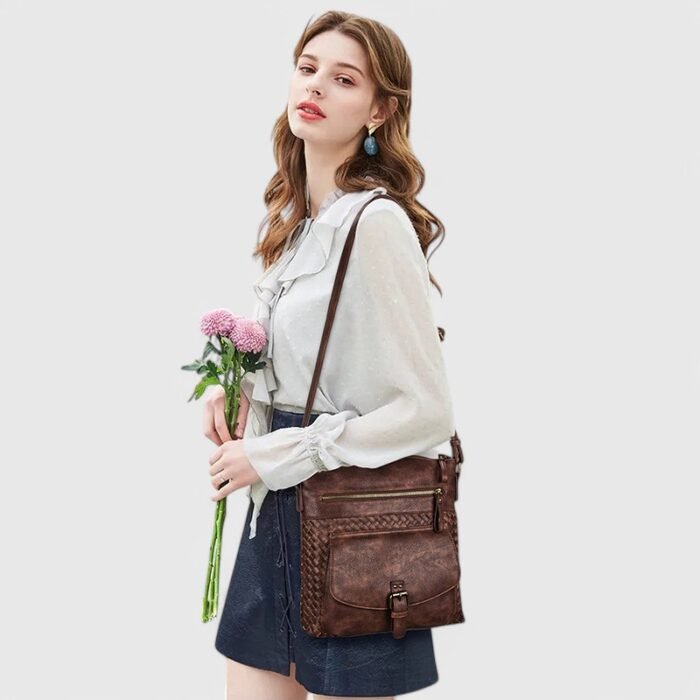 The Chic Companion - Image 12