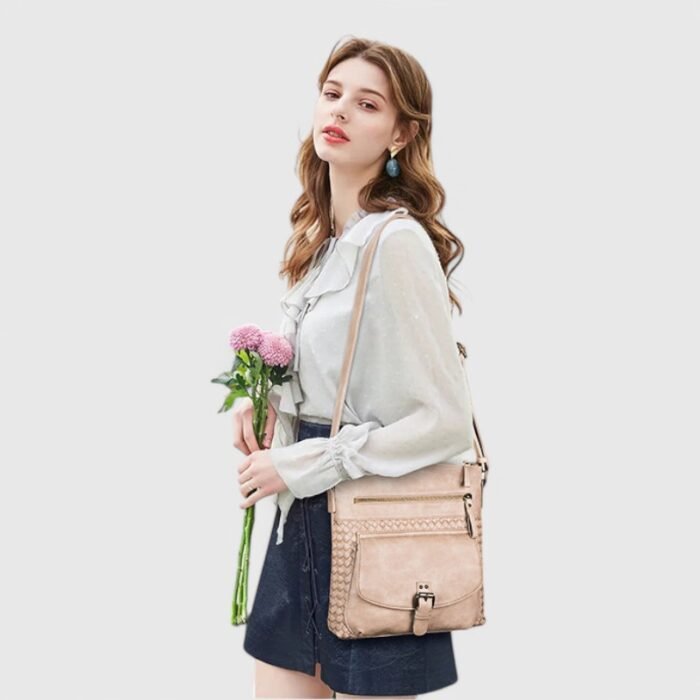 The Chic Companion - Image 15