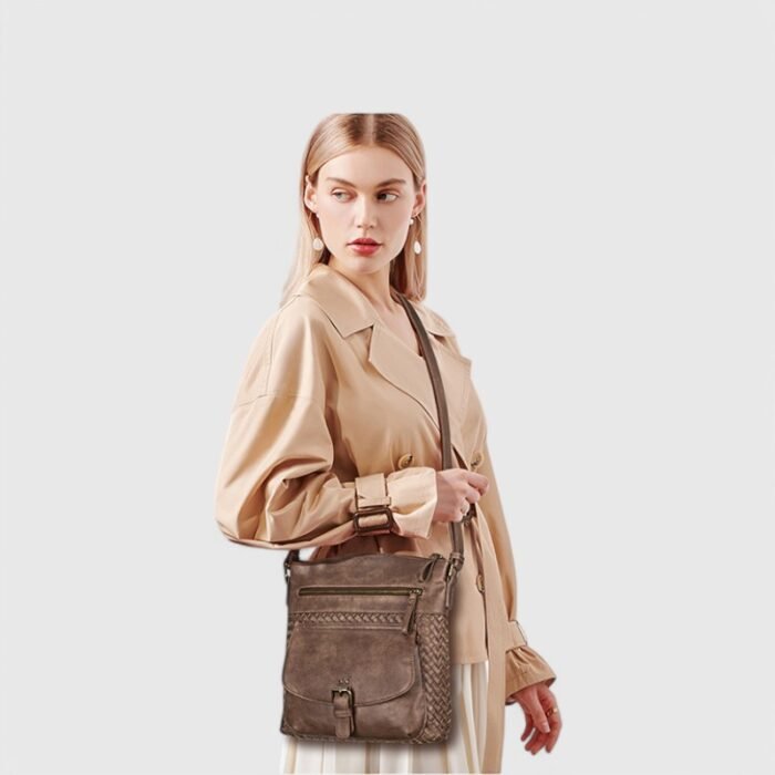 The Chic Companion - Image 13