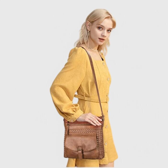 The Chic Companion - Image 14