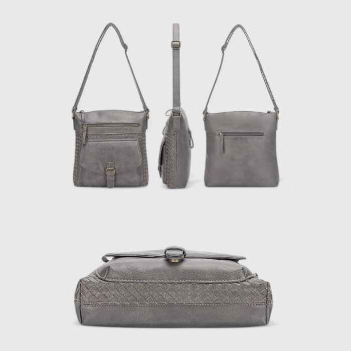 The Chic Companion - Image 20