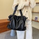 Thread Line Tote Bag Black